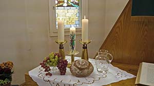 Altar Brot und Wein mit Kerzen